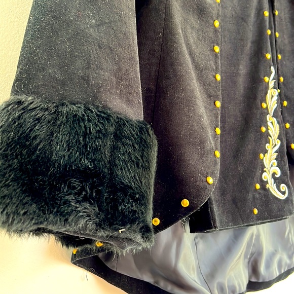 PLATINUM BY STEPHEN YEARICK BLACK CORDUROY EMBROIDERED SUIT WITH FAUX FUR WRIST - Picture 5 of 13